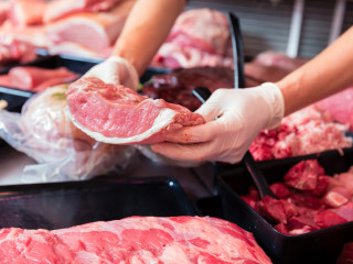 Húsvéti razzia: tonnaszám vonták ki az élelmiszereket