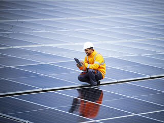 Veszélyben több ezer magyar napelemes projekt