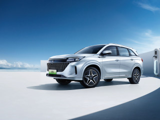 Két új kínai autómárka is érkezik a magyar piacra