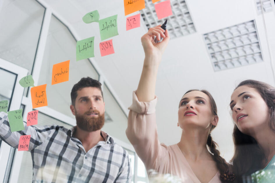 A fiatalok 70 százaléka dolgozik, ugyanakkor közel fele szülői támogatásra is támaszkodik