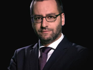 Amikor a Szuverenitásvédelmi Hivatal vezetője pislog, mint hal a szatyorban