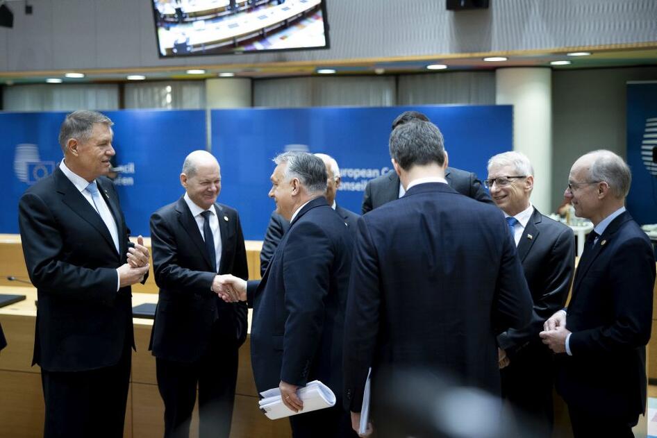 Orbán Viktor miniszterelnök (b3), Olaf Scholz német kancellár (b2) és Klaus Iohannis román államfő (b) az Európai Unió tagországai állam- és kormányfőinek rendkívüli csúcstalálkozóján Brüsszelben 2024. február 1-jén. Jobbról Nikolai Denkov bolgár miniszterelnök (j2) és Luc Frieden luxemburgi miniszterelnök (j)