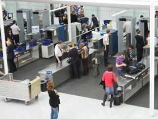 Sok repülőtér még mindig papír alapú