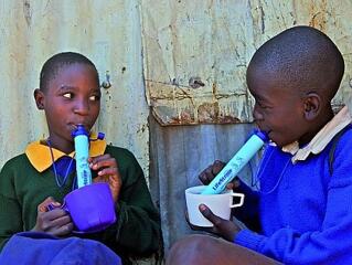 Akik a szívószálba kapaszkodnak