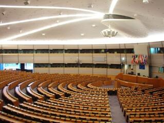 Külföldön megy: egyetértett az MSZP és a Fidesz