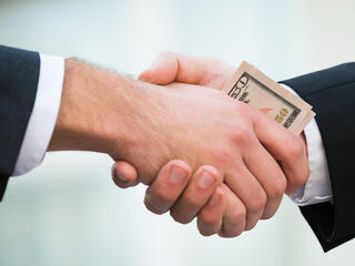 A szomszédban is lopják az uniós pénzeket