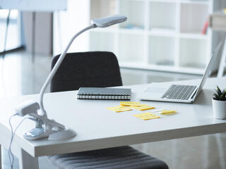 Otthonról dolgozik? Lehet, hogy Önre is vonatkozik egy kötelező vizsgálat