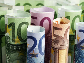 Közel 1 millió magyar került bajba az euró majd 400 forintos ára miatt