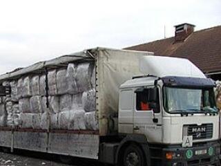 Rászállnak a teherautókra