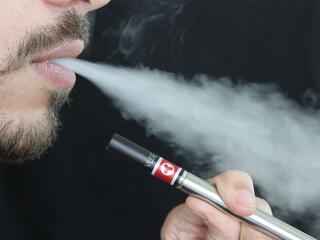 Újabb csapás az e-cigaretta rajongóknak