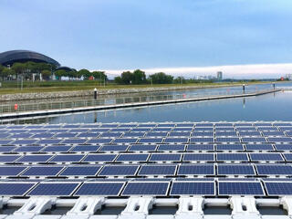 Épül a világ legnagyobb vízre telepített naperőműve