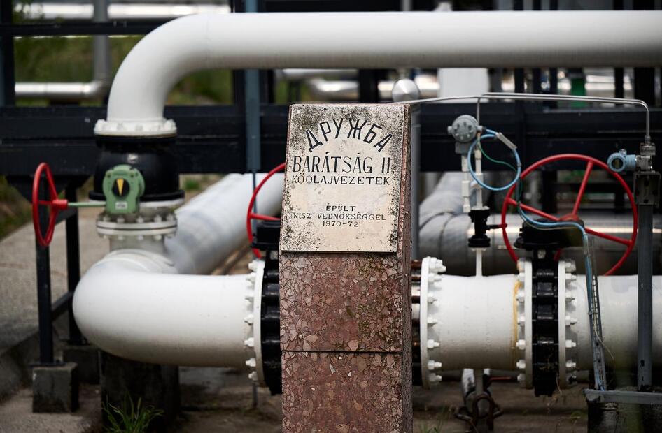 A barátsághoz kapcsolódna az új vezeték