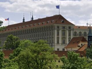 Kormányzati negyed: nagyvállalati mintára