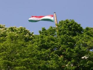 Folytatja mélyrepülését Magyarország