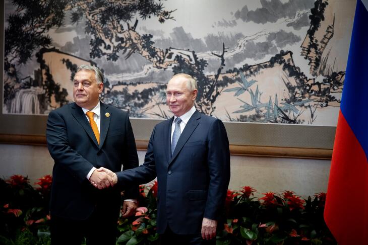 Orbán Viktor miniszterelnök és Vlagyimir Putyin orosz elnök kétoldalú tárgyalásuk előtt Pekingben (Fotó: MTI/Miniszterelnöki Sajtóiroda/Fischer Zoltán)