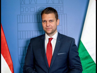 Mélypontra ért a magyar belpolitika, avagy büdös-e Menczer Tamás szája?