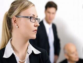 "Ki mer szólni a főnöknek?"