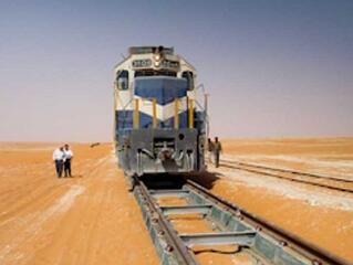 Nem aprózzák el: kétezer kilométer vasút épül a sivatagban