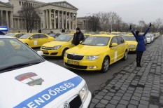 adózás, megosztás gazdasága, taxi vs. uber adózás, megosztás gazdasága, taxi vs. uber