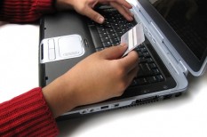 bankkártya, biztonság, ellenőrzés, fizetés, készpénz, online vásárlás bankkártya, biztonság, ellenőrzés, fizetés, készpénz, online vásárlás