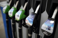 akkumulátor, autó, benzinkút, elektromos autó, gyorstöltő, jármű, közlekedés, olajcég, OMV, tesla, töltő, villanyautó akkumulátor, autó, benzinkút, elektromos autó, gyorstöltő, jármű, közlekedés, olajcég, OMV, tesla, töltő, villanyautó