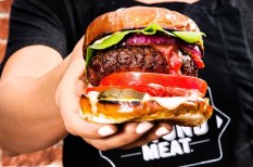 állattenyésztés, éhezés, éhínség, élelmiszer, fehérje, hamburger, hús, húsipar, innováció, izrael, k+f, kockázati tőke, műhús, népesség, növény, ökológiai lábnyom, termőföld állattenyésztés, éhezés, éhínség, élelmiszer, fehérje, hamburger, hús, húsipar, innováció, izrael, k+f, kockázati tőke, műhús, népesség, növény, ökológiai lábnyom, termőföld