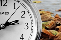 időszámítás, óraátállítás, szavazás, váltás időszámítás, óraátállítás, szavazás, váltás